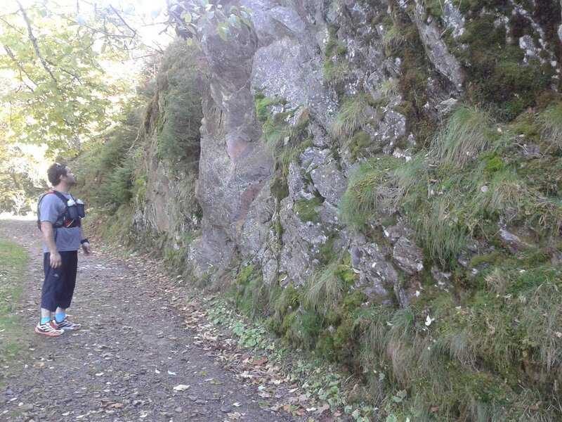 Quelques rochers sur le chemin du refuge du Haycot.