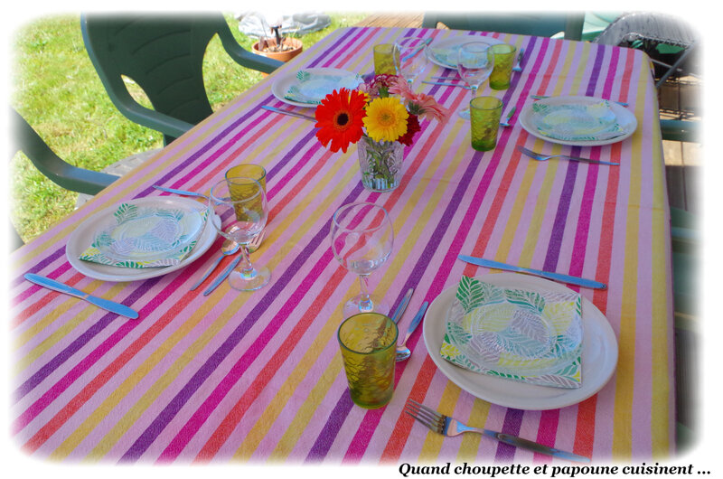 table déjeuner en terrasse tout simplement-9722