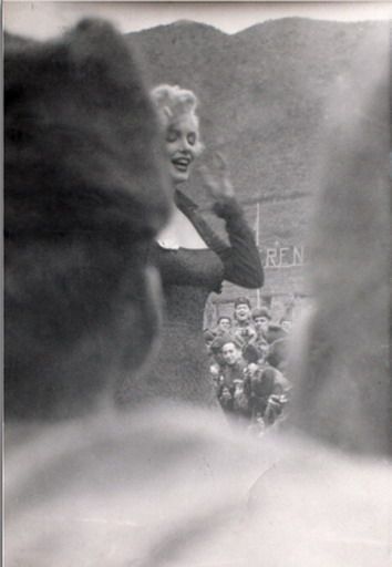 1954-02-17-korea-grenadier_palace-stage-by_Joey_Hatrick-1