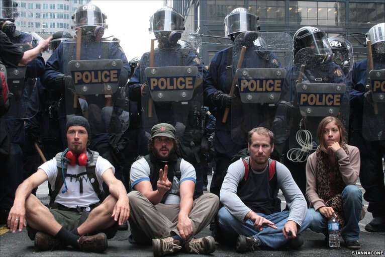 anarchists-sitting-before-rioting