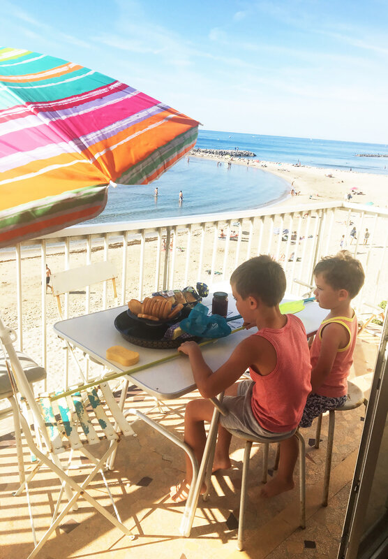 1-holidays-carnon-sea-beach-ma-rue-bric-a-brac