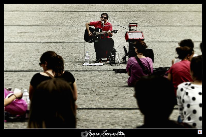 Guitar player Beaubourg 7