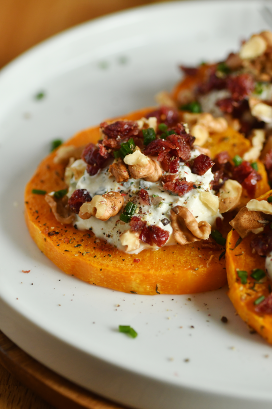 Canapé de Butternut, Ricotta, canneberges & noix