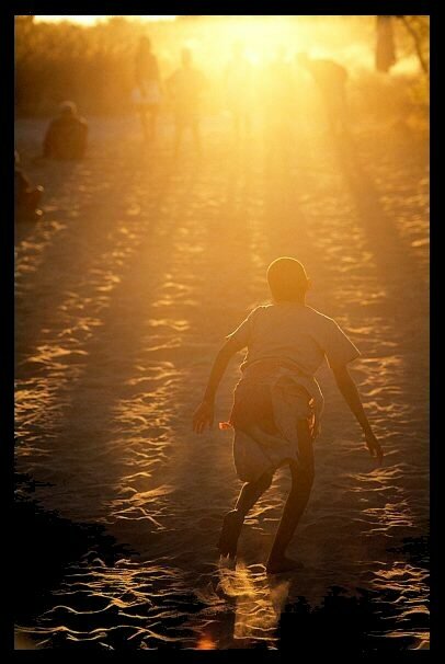 namibian_bushmanland_playing_football