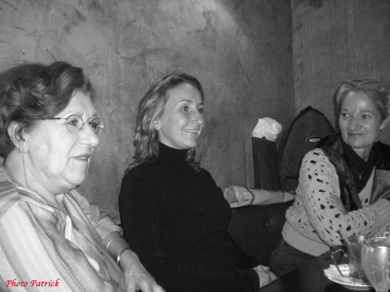 Moment convival dans un bistrot à Opera Bastille à Paris