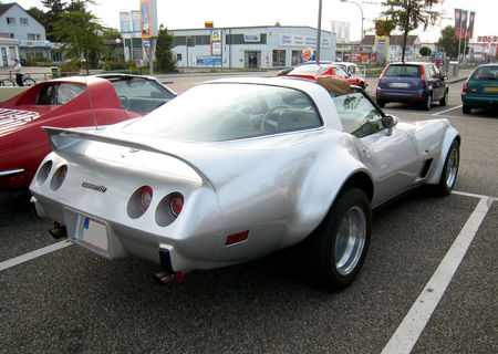 Chevrolet_corvette_type_C3_de_1978__Rencard_du_Burger_King_aout_2009__02