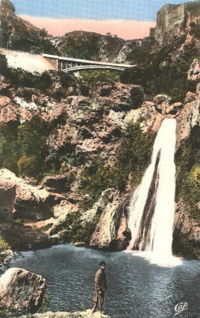 Bassin-supérieur-cascade-El-Ourit-pont-G-Eiffel