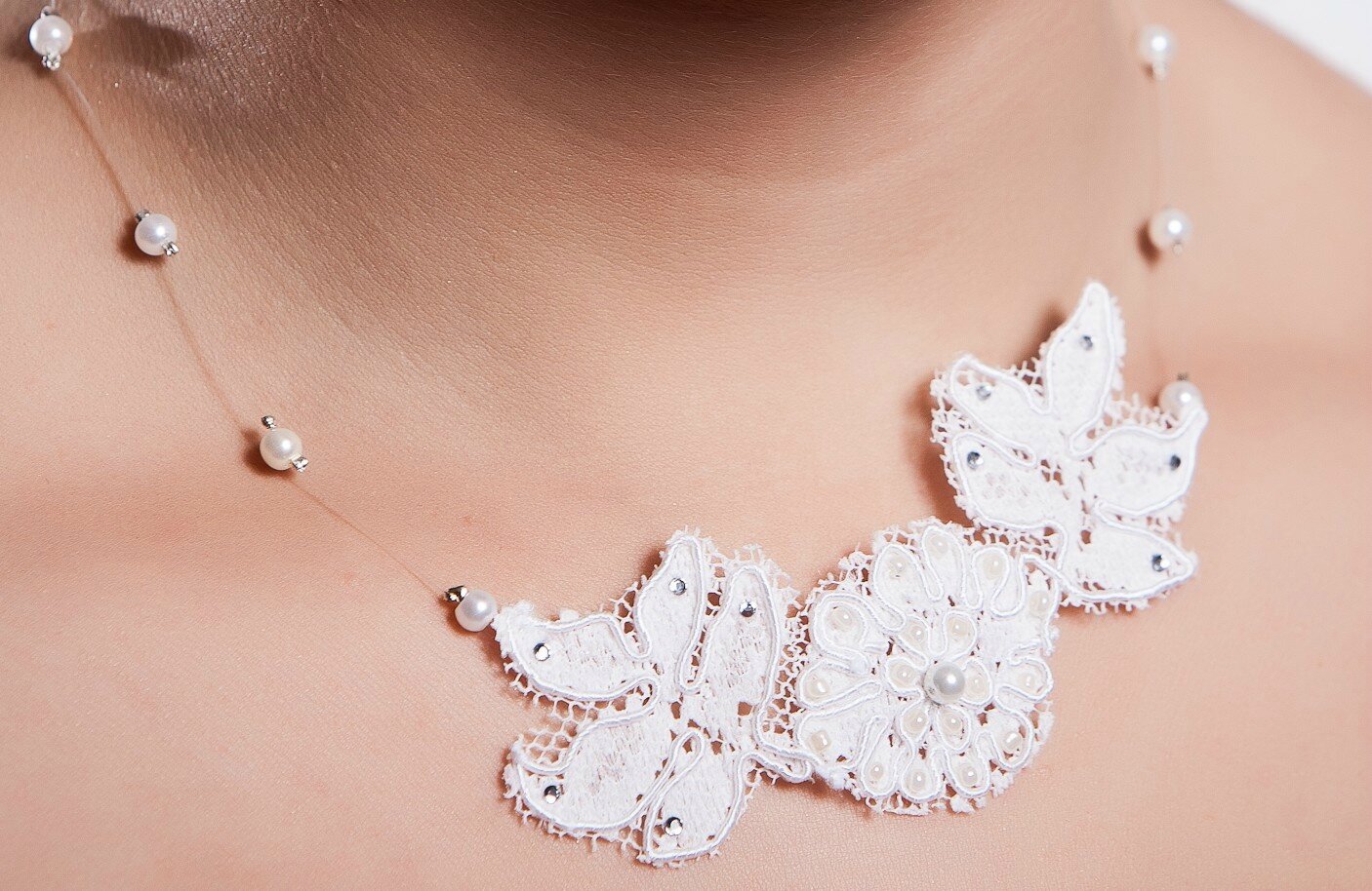 Collier dentelle ROMANE 01