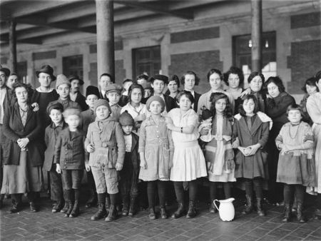 immigrant_children_ellis_island