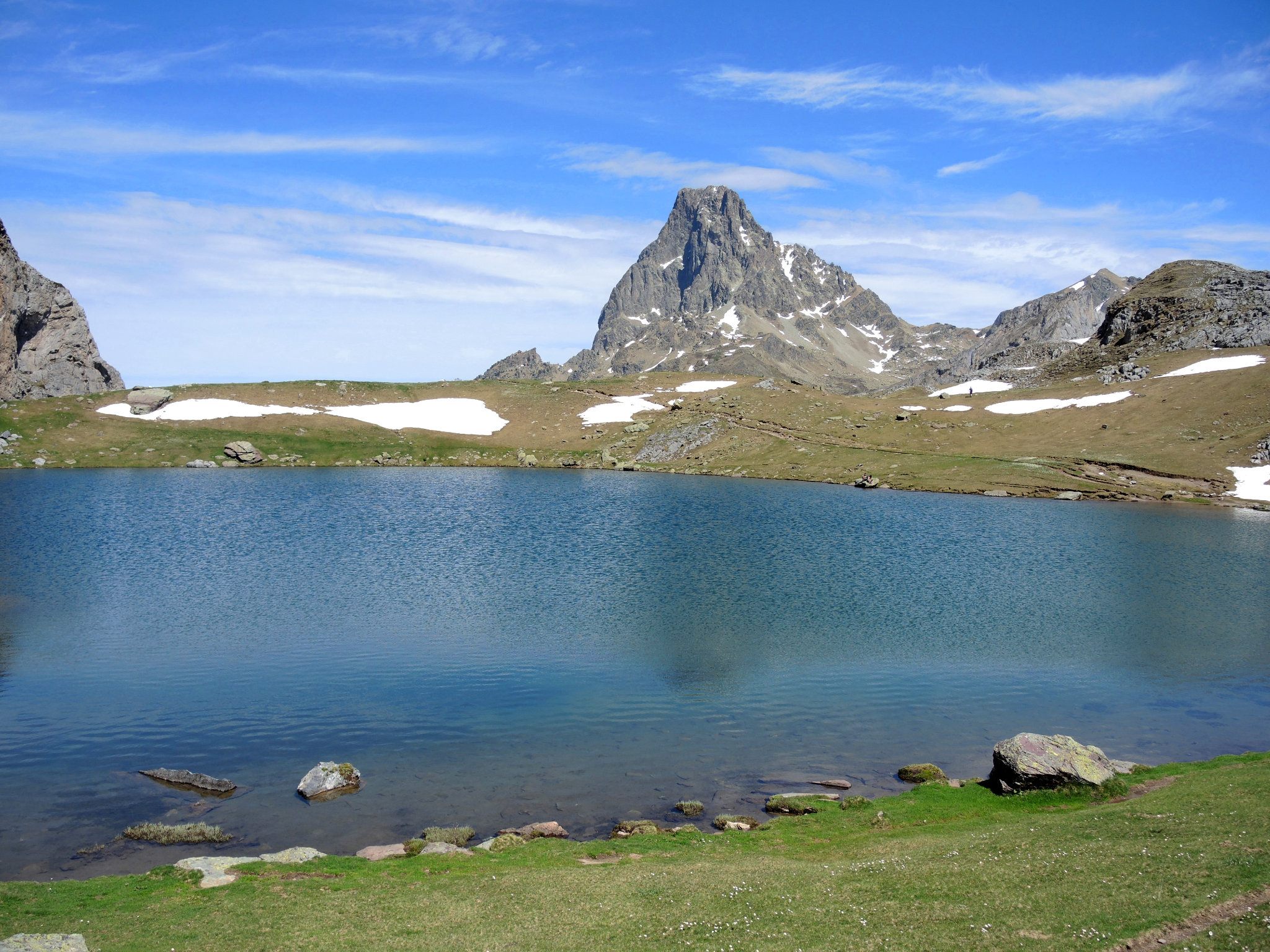 Lac Castérau, lac et Pic du Midi d'Ossau
