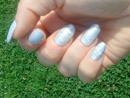 ongles pretty in platinium toppers essence