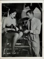 Gina_Joe-1955-set_trapeze-2a