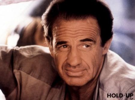 hold_up_1