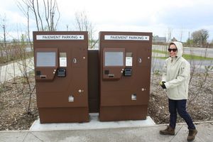 le Mont-Saint-Michel la Caserne parking borne