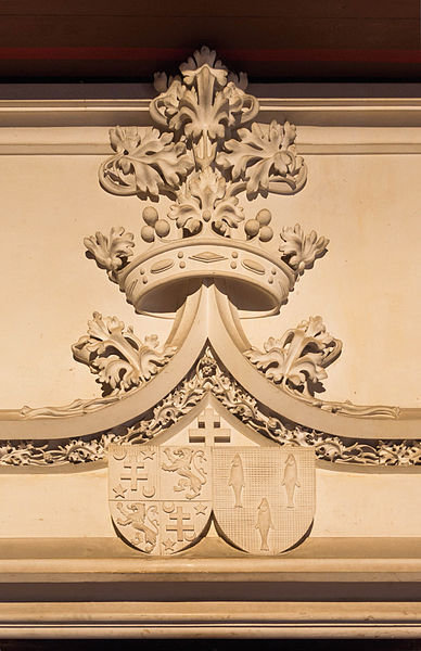 11657-francais-armoiries-des-familles-de-carbonnieres-de-marzac-et-de-pichard-de-latour-couronne-de-marquis-dessus-de-cheminee-chateau-d