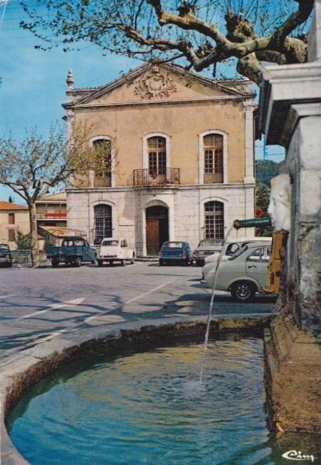 Hôtel de ville et fontaine XVIIIe siècle