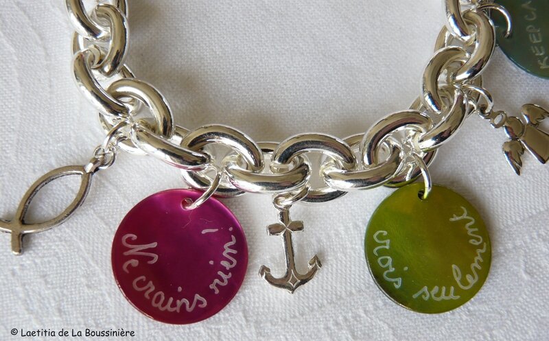 Bracelet Mots doux et breloques (1)