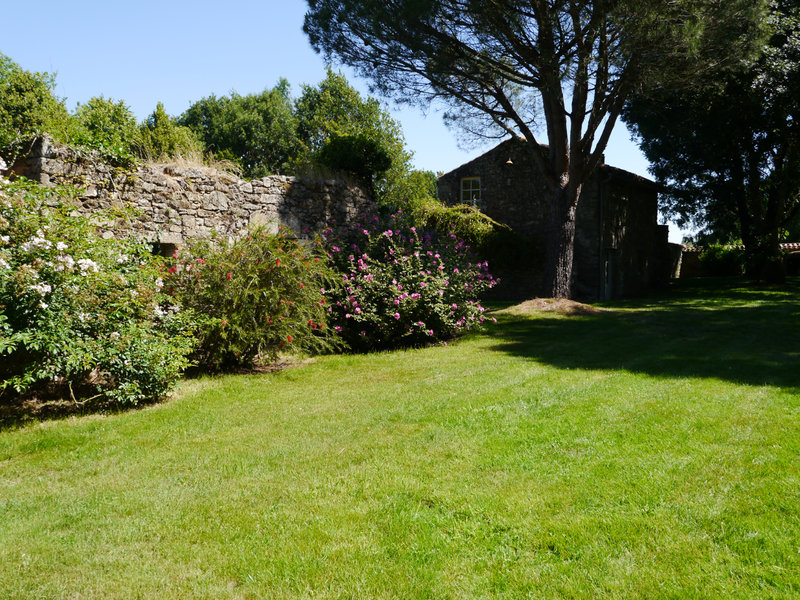 La grande époque de ces logis correspond au 16e siècle. Un logis est une grosse ferme, on y vie en autarcie. La maison du maître est au cœur du domaine. Les bâtiments annexes se situent autour d'une cour. le maître vit de la production de ses métairies.