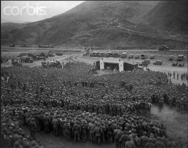 1954-02-17-korea-grenadier_palace-stage-010-1