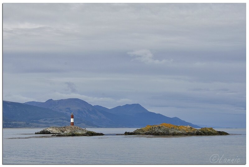 _Argentine_300_Ushuaia_canal_Beagle_phare_Eclaireurs