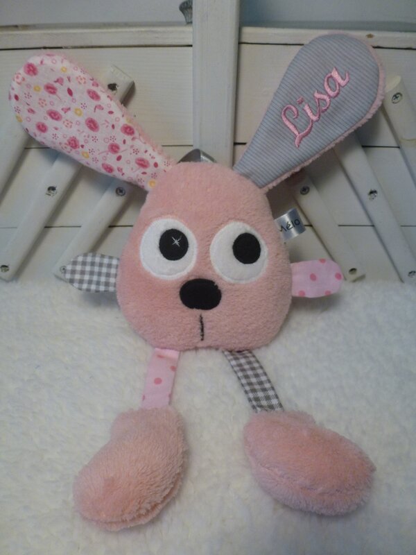 attache_t_tine_lapin_rose_gris_perso