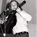 Les débuts de Glenmor et d'Alan Stivell au Bar des Sapins à Locquirec, vers 1967