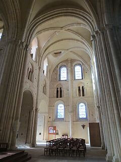 Abbaye_de_Lessay_-_transept_sud_2