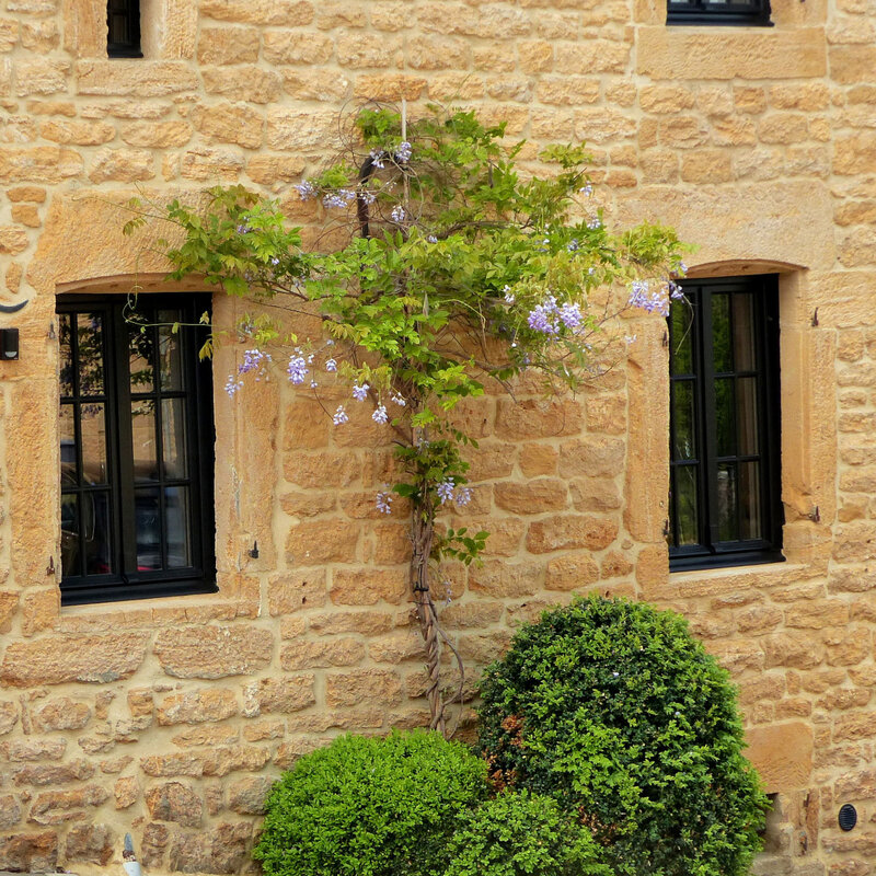 A PORTE FENETRE GRANDE GRILLES VASQUES FLEURS198