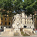 Testaccio - Un quartier-village (7/9). Place du Testaccio - La fontaine des amphores.