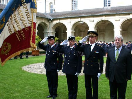 JOURNEE NATIONALE SP 2012 PREF salut drapeau