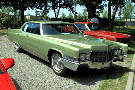 Cadillac calais hardtop sedan de 1969 (RegioMotoClassica 2011) 01