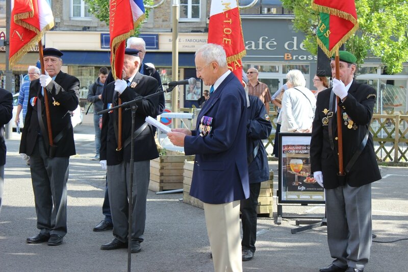 commémoration appel 18 juin Avranches 1940 2014 monument aux morts place Littré colonel Thezé