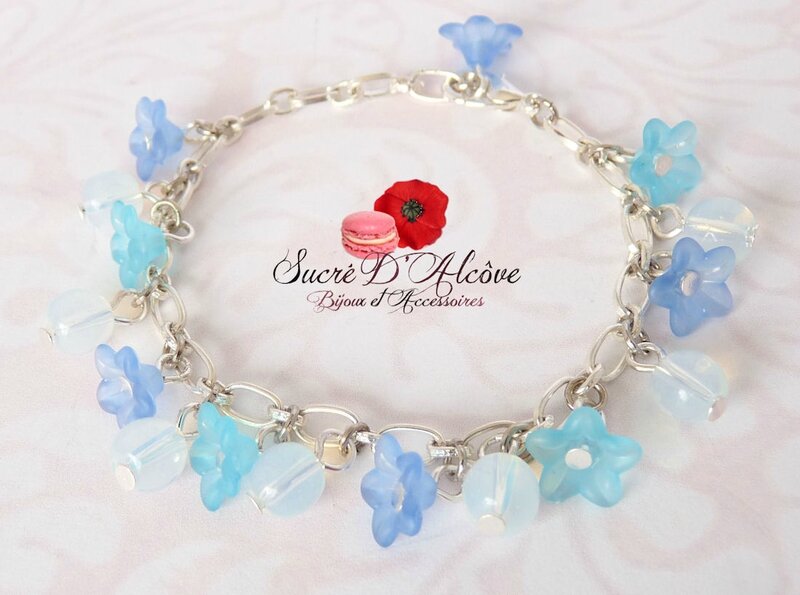 Bracelet fantaisie fillette Petites fleurs bleues (5)