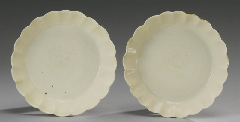Two white-glazed foliate dishes, Five Dynasties (607-960)2