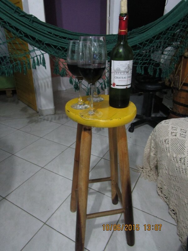 Premier soir à la favela, un bon vin français (chose rare et chère ici