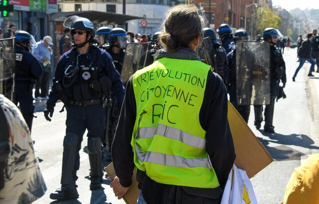 640x410_gilets-jaunes-bloques-police-devant-gare-nice-23-mars-2019