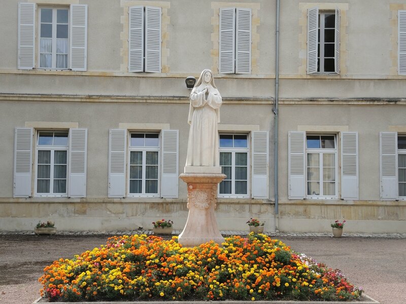 Nevers, couvent Saint-Gildard, statue (58)