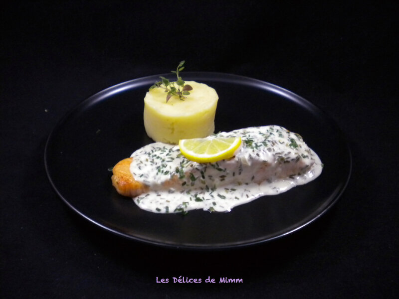 Pavé de saumon à la crème de ciboulette
