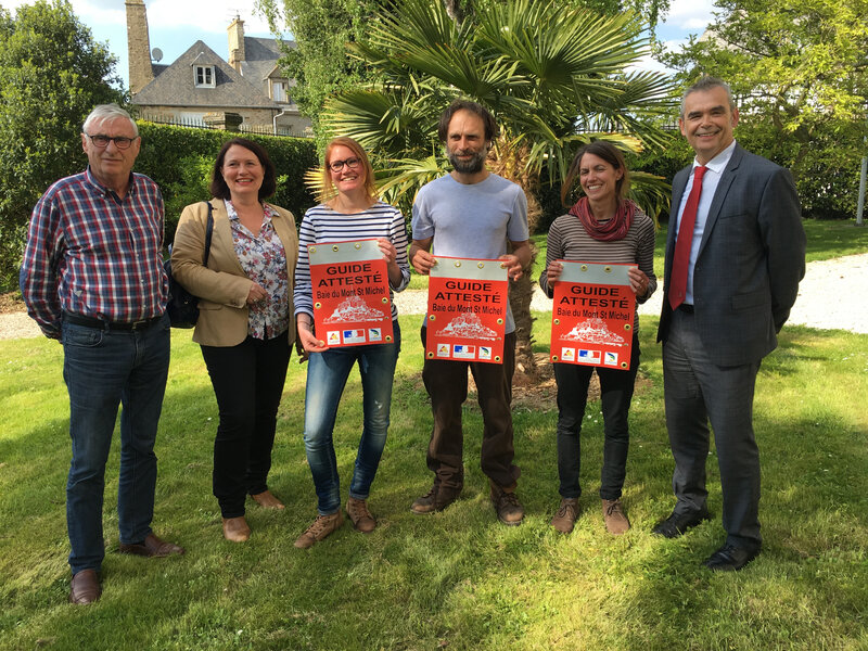 guide_baie_Mont-Saint-Michel_Anne-Laure Falguières_Séverine Loton_Kévin Sionneau_Avranches_2019_Gilles Traimond_Yann Galton_Catherine Bruneau-Rhyn_chasuble_badge_attestation_sous-Préfecture_cérémonie