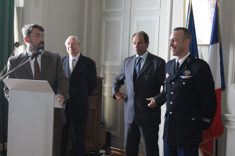 David Nicolas-Jean Bizet-Arnaud Beltrame-Avranches-juin-2014-départ-gendarmerie