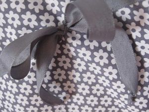 maud_gris_fleurettes_001