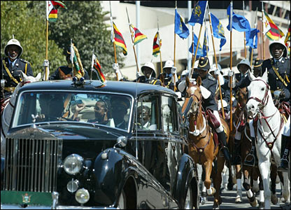 Mugabe_procession