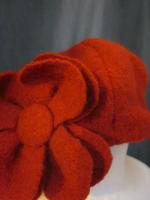 Chapeau Aglaé en laine bouillie rouge avec fleur - doublure coton rouge à pois blancs - taille 56 (3)