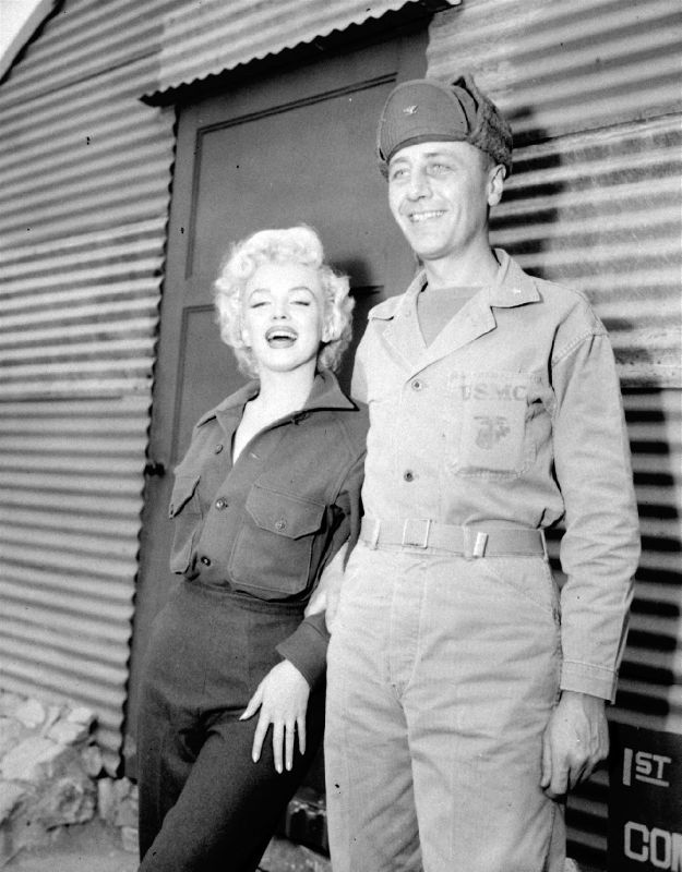 1954-02-16-4_base_1st_marine_division-kaki-with_col_william_K_jones-1