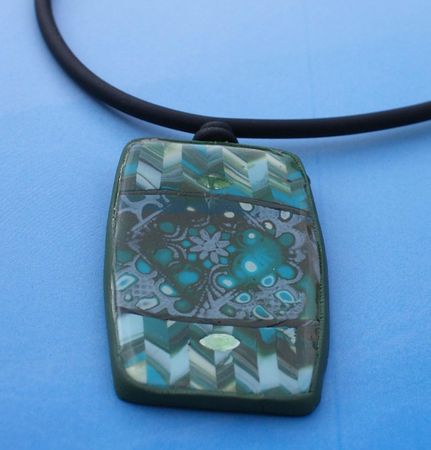 Pendentif_Hidden_vert_et_turquoise