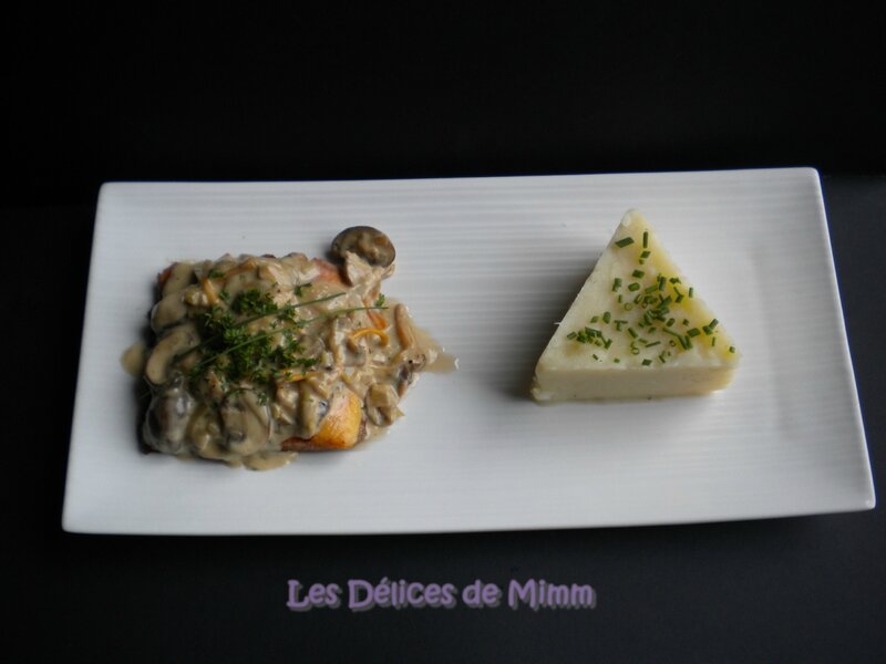 Filet d’omble chevalier, sauce aux champignons des bois et purée de topinambours