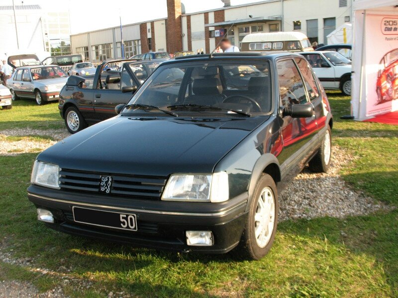 Peugeot205Gentryav