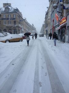 Avranches rue de la Constitution neige 12 mars 2013 piéton