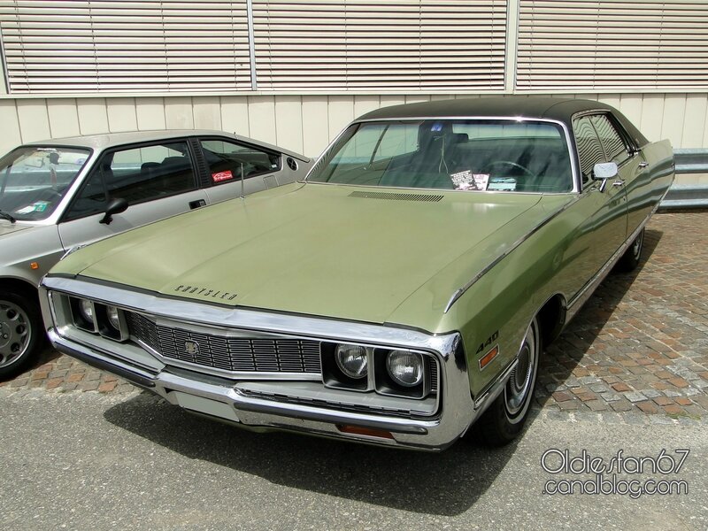 chrysler-new-yorker-hardtop-sedan-1971-03