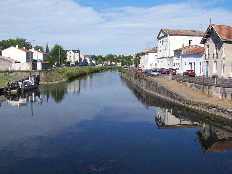 Canal latéral de la Sèvre Niortaise et chemin de halage